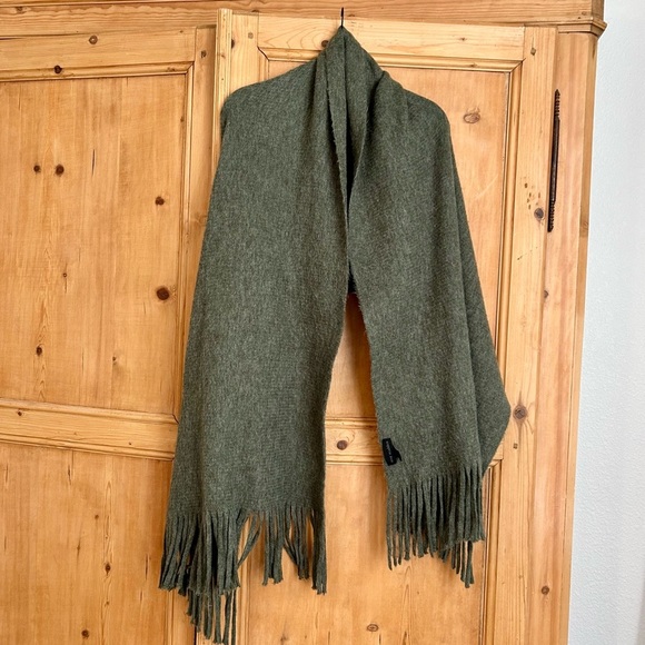 2 for $20 Steve Madden Olive Green Fringe Wrap Scarf - Picture 1 of 4